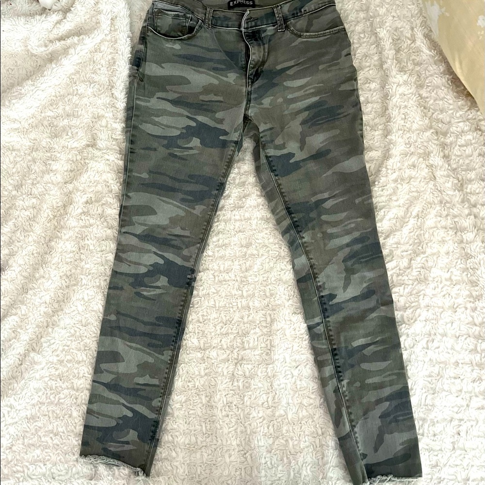 Express Ankle camo pants